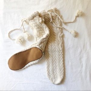 NWT American Eagle Cream Knit Slippers